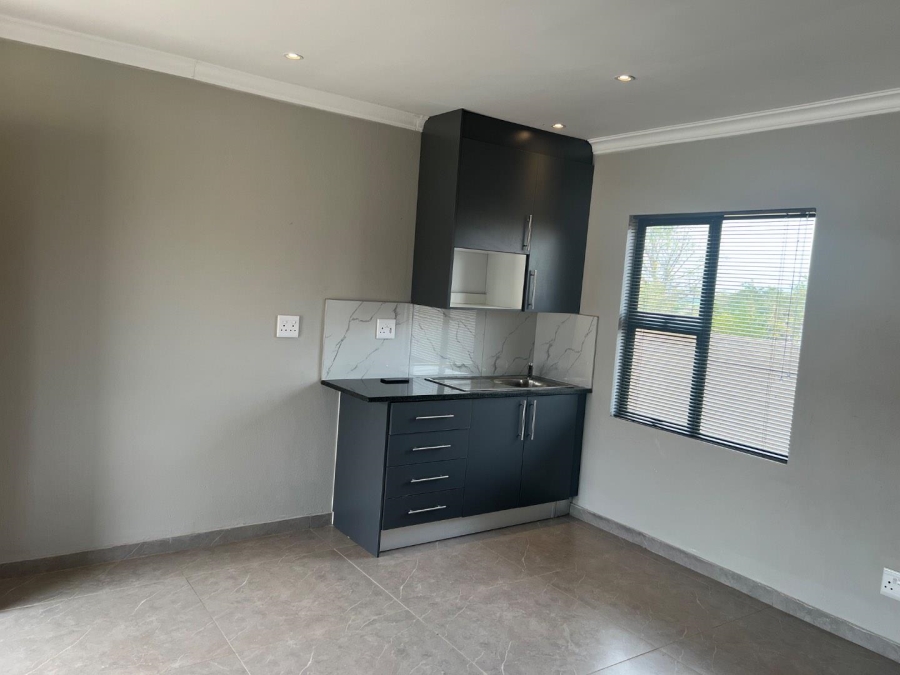 To Let 8 Bedroom Property for Rent in Bethanie North West